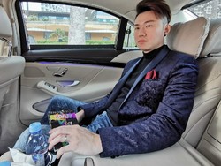 Kisah Sukses Pria yang Dulu Belajar di Kamar Mandi Kini Kendarai Mobil Mewah