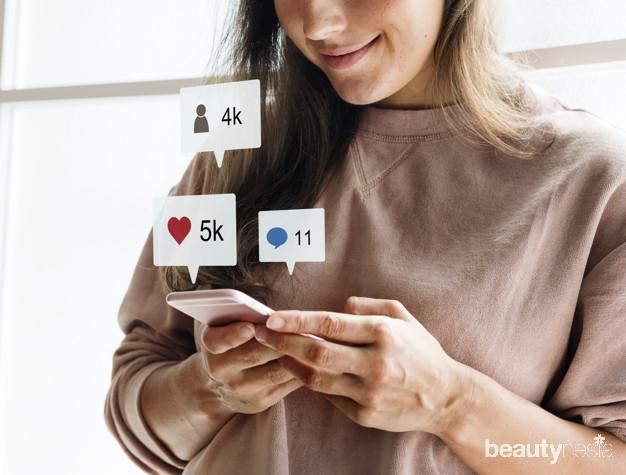 woman-using-smartphone-social-media-conecpt_53876-40967