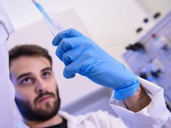 Vaksin Pertama COVID-19 Mungkin Tak Bisa Cegah Infeksi