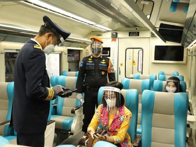 950 Penumpang Naik Ka Jarak Jauh Hari Ini