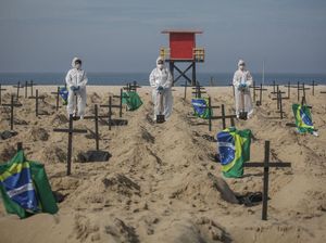 Aksi Gali Kuburan di Pantai Brasil Aksi Gali Kuburan di Pantai Brasil