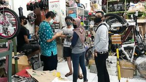 Sepeda Laris Manis Imbas Corona, Pembeli Antre Meski Toko Belum Buka