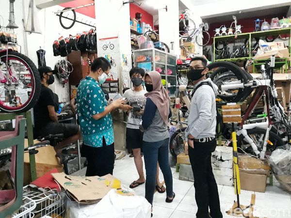 Sepeda Laris Manis Imbas Corona, Pembeli Antre Meski Toko Belum Buka
