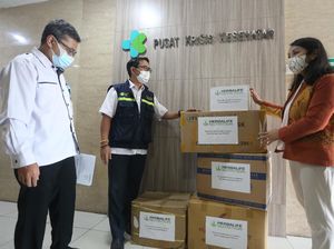 Kemenkes Terima Donasi APD COVID-19