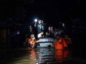 Perumahan di Pondok Gede dan Villa Nusa Indah Bekasi Banjir Setinggi 2 Meter
