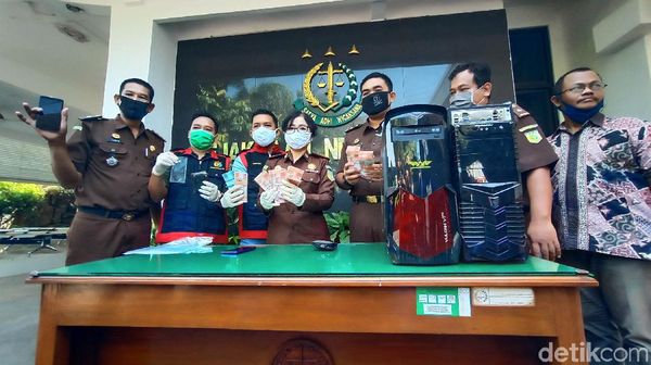 Ini Dia Barang Bukti Penggeledahan Kantor PDAM Kudus