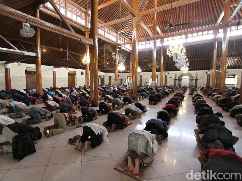 Survei 34 Negara: Orang Indonesia Paling Religius
