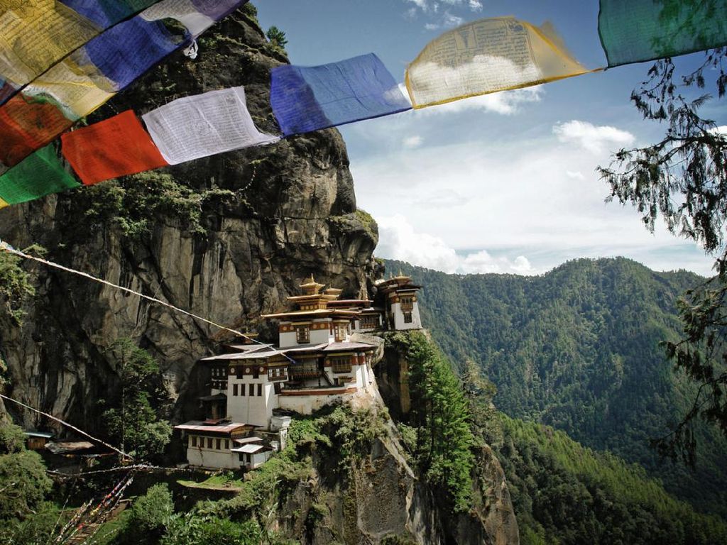 Jadi Negara Paling Bahagia, Bhutan Belum Terima Turis Lho