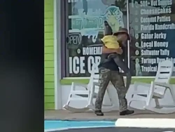 Hanya di Florida, Buaya Teratur Pakai Kaus