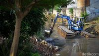 Cegah Banjir, Kali Krukut Dinormalisasi