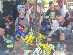 40 Hari Meninggalnya Didi Kempot, Yan Vellia Ziarah Bawa Rasa Rindu