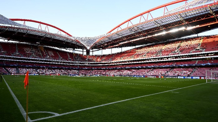 LISBON, PORTUGAL - SEPTEMBER 17:  General view inside the stadium prior to the UEFA Champions League group G match between SL Benfica and RB Leipzig at Estadio da Luz on September 17, 2019 in Lisbon, Portugal. (Photo by Octavio Passos/Getty Images)