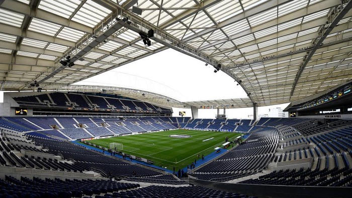 PORTO, PORTUGAL - FEBRUARY 27: A general view inside the stadium prior to the UEFA Europa League round of 32 second leg match between FC Porto and Bayer 04 Leverkusen at Estadio do Dragao on February 27, 2020 in Porto, Portugal. (Photo by Octavio Passos/Getty Images)