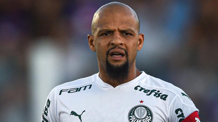 BUENOS AIRES, ARGENTINA - MARCH 04: Felipe Melo of Palmeiras looks on before a Group B match between Tigre and Palmeiras as part of Copa CONMEBOL Libertadores 2020 at Jose Dellagiovanna on March 04, 2020 in Buenos Aires, Argentina. (Photo by Marcelo Endelli/Getty Images)