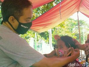 Edukasi New Normal kepada Anak, IJTI Cirebon Bagikan Masker