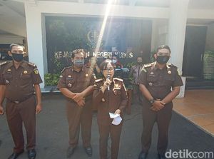 Geledah Kantor-Ciduk Pegawai PDAM Kudus, Kejari Amankan Duit Rp 65 Juta Geledah Kantor-Ciduk Pegawai PDAM Kudus, Kejari Amankan Duit Rp 65 Juta