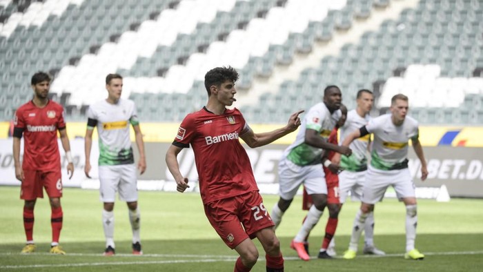 Leverkusens German midfielder Kai Havertz celebrates scoring a penalty during the German first division Bundesliga football match Borussia Moenchengladbach v Bayer 04 Leverkusen on May 23, 2020 in Moenchengladbach, western Germany. (Photo by Ina FASSBENDER / POOL / AFP) / DFL REGULATIONS PROHIBIT ANY USE OF PHOTOGRAPHS AS IMAGE SEQUENCES AND/OR QUASI-VIDEO