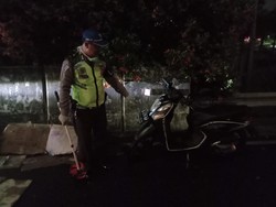 Horor Kecelakaan Maut Pemotor Jatuh dari Flyover Green Lake