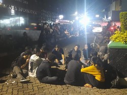 Mahasiswa Unas Demo soal Uang Kuliah di Tengah Pandemi, Sempat Bakar Ban