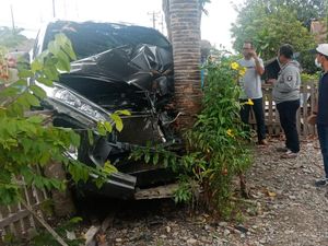 Mobil yang Ditumpangi Humas KKP Kecelakaan di Sulteng, Bodi Depan Ringsek