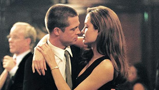 Brad Pitt dan Angelina Jolie di 'Mr & Mrs Smith'.