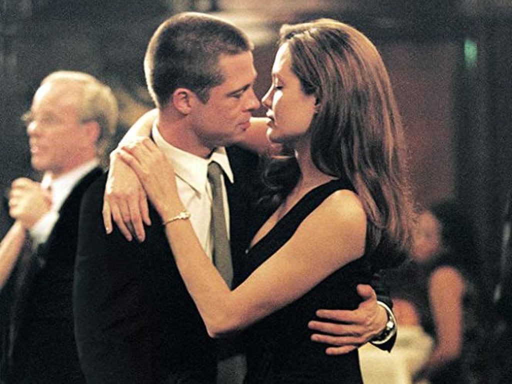 Goda Brad Pitt, Angelina Jolie Copot Celana Dalam saat Adegan Ranjang Goda Brad Pitt, Angelina Jolie Copot Celana Dalam saat Adegan Ranjang