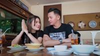 Banyu Moto Trending No 1, Nella Kharisma dan Dory Harsa Makan Bareng