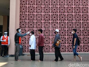 Pekan Kedua, Salat Jumat di Tangsel Tertib