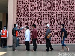 Pekan Kedua, Salat Jumat di Tangsel Tertib Pekan Kedua, Salat Jumat di Tangsel Tertib
