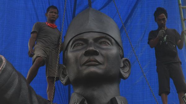 Patung Soekarno Setinggi 8 Meter Berdiri di Kota Palu