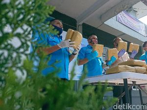 3 Pengedar 15 Kg Ganja yang Dikirim via Logistik Dibekuk 3 Pengedar 15 Kg Ganja yang Dikirim via Logistik Dibekuk
