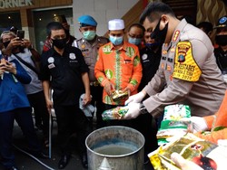 Musnahkan Barang Bukti, Polisi Aduk 35 Kg Sabu dalam Air Mendidih di Medan