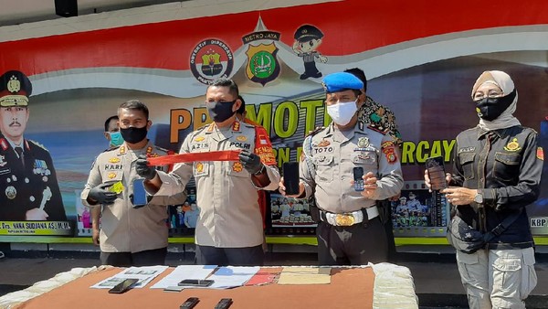 Polisi tangkap pelaku pembobolan ATM di Depok Polisi tangkap pelaku pembobolan ATM di Depok