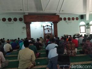 Salat Jumat di Masjid Agung An-Nuur Magelang, Qunut Nazilah Dilantunkan Salat Jumat di Masjid Agung An-Nuur Magelang, Qunut Nazilah Dilantunkan