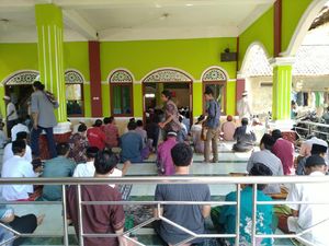 Begini Jumatan di Masjid JamiAssholihin Bogor, Jemaah Sudah Diminta Jaga Jarak