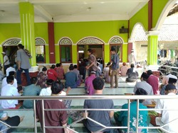 Begini Jumatan di Masjid JamiAssholihin Bogor, Jemaah Sudah Diminta Jaga Jarak