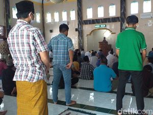 Masjid Muhammadiyah di Surabaya Gelar Salat Jumat dengan Protokol Kesehatan