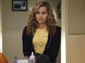 Ini yang Bikin Serial TV DC Universe Stargirl Beda dari Supergirl Ini yang Bikin Serial TV DC Universe Stargirl Beda dari Supergirl