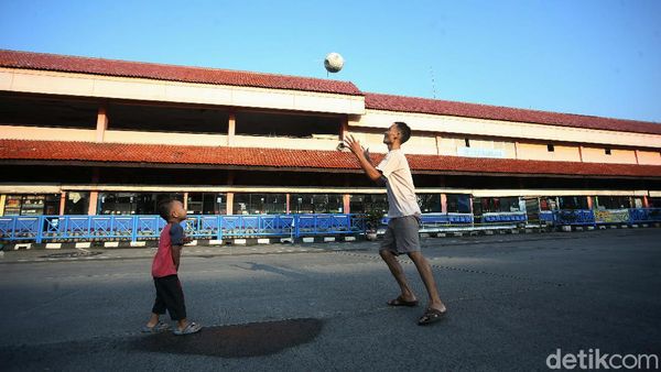 Terminal Kampung Rambutan Masih Lesu
