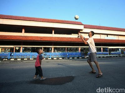 Terminal Kampung Rambutan Masih Lesu