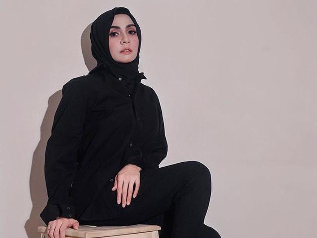 Penyanyi Ini Panen Hujatan sampai Merasa Stres Setelah Pilih Lepas Hijab Penyanyi Ini Panen Hujatan sampai Merasa Stres Setelah Pilih Lepas Hijab
