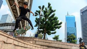 Duh, Para Pemberani Ini Bermain Skateboard Tanpa Masker