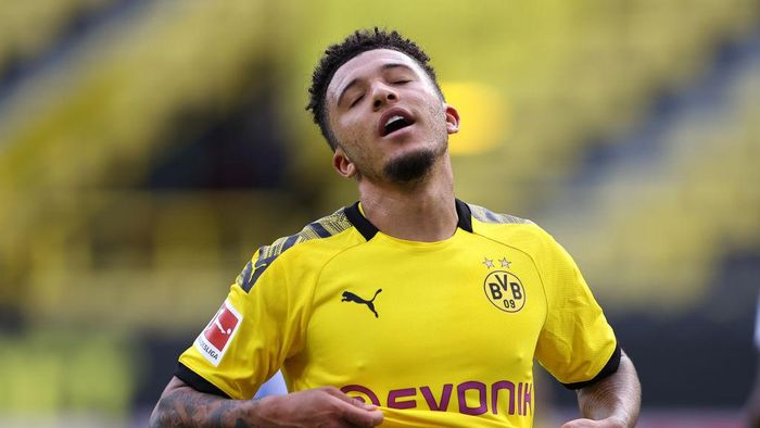 Jadon Sancho DORTMUND, GERMANY - JUNE 06: Jadon Sancho of Borussia Dortmund reacts to a missed chance on goal during the Bundesliga match between Borussia Dortmund and Hertha BSC at Signal Iduna Park on June 06, 2020 in Dortmund, Germany. (Photo by Lars Baron/Getty Images)