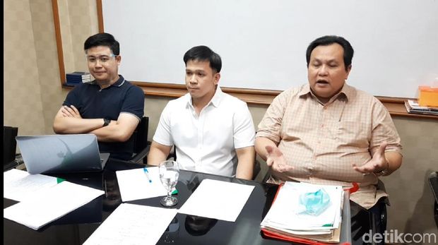 Jordi Onsu dan Minola Sebayang beri penjelasan usai gugatan Geprek Bensu ditolak MA