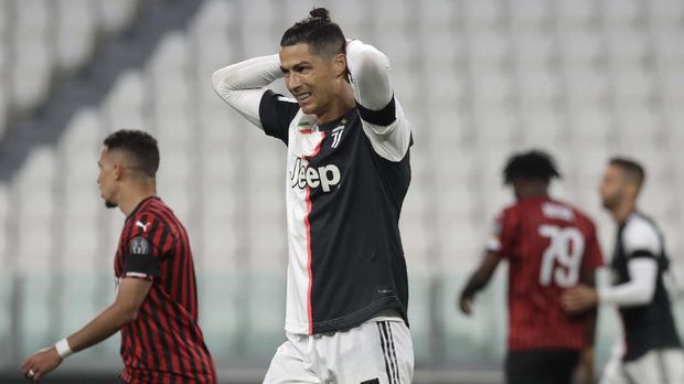 Juventus vs AC Milan Juventus' Cristiano Ronaldo grimaces during an Italian Cup second leg soccer match between Juventus and AC Milan at the Allianz stadium, in Turin, Italy, Friday, June 12, 2020. The match was being played without spectators because of the coronavirus lockdown. (AP Photo/Luca Bruno)