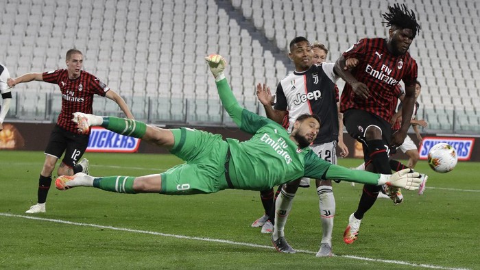 AC Milans goalkeeper Gianluigi Donnarumma makes a save during an Italian Cup second leg soccer match between Juventus and AC Milan at the Allianz stadium, in Turin, Italy, Friday, June 12, 2020. (AP Photo/Luca Bruno)
