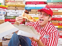 Hobi Unik, Pria Ini Kumpulkan Ribuan Kotak Pizza di Rumahnya