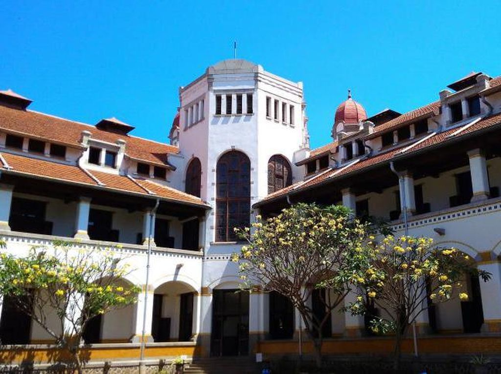 Intip Bagian Dalam Lawang Sewu Semarang yang Bersejarah Intip Bagian Dalam Lawang Sewu Semarang yang Bersejarah