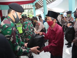 Alumni Akabri 89 Bagikan 1.500 Paket Sembako di Sukaluyu Bogor