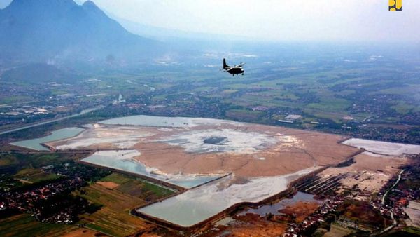 PR Besar Mengendalikan Semburan Lumpur di Sidoarjo
